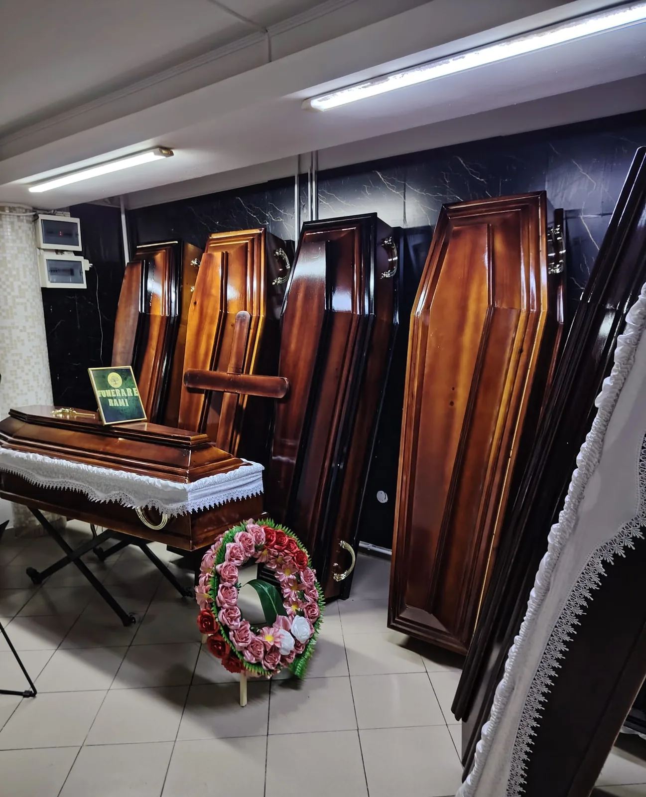 Sicrie si produse funerare Rami Funerare